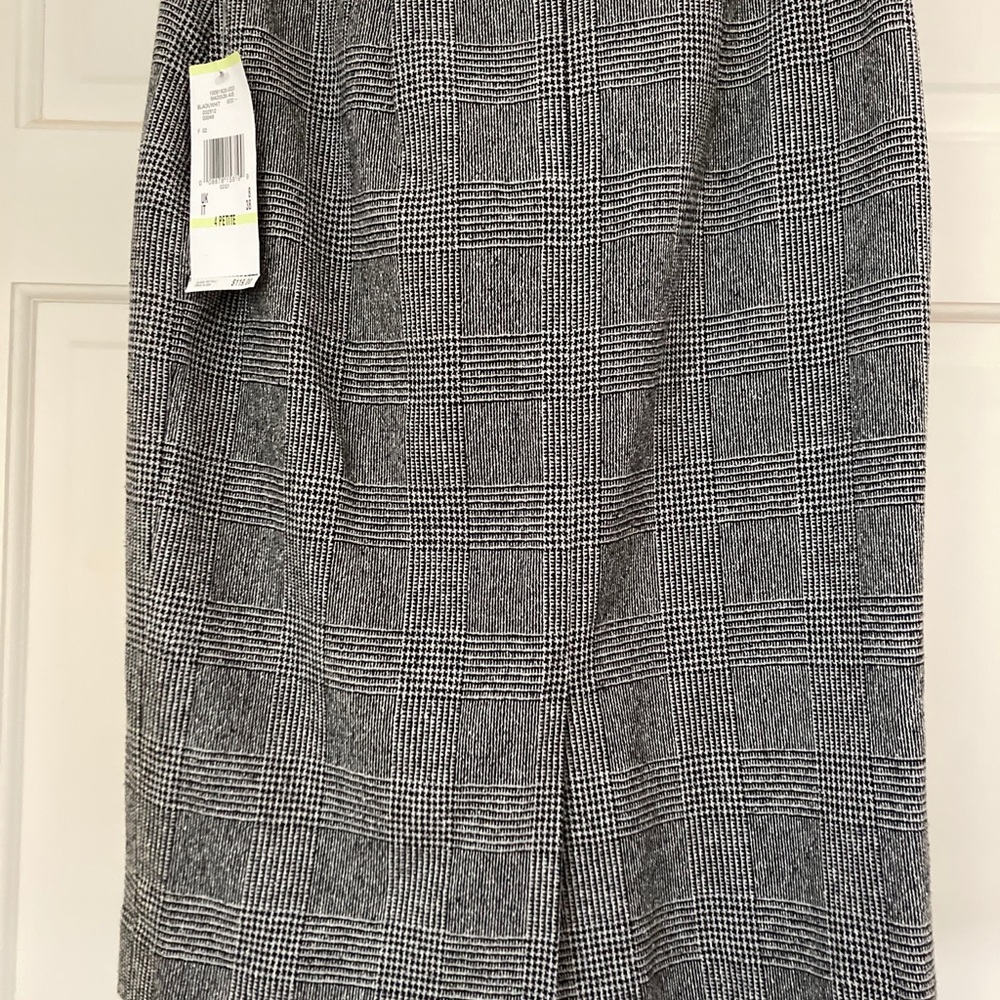 Anne Klein Black & White Tweed skirt-4 Petite